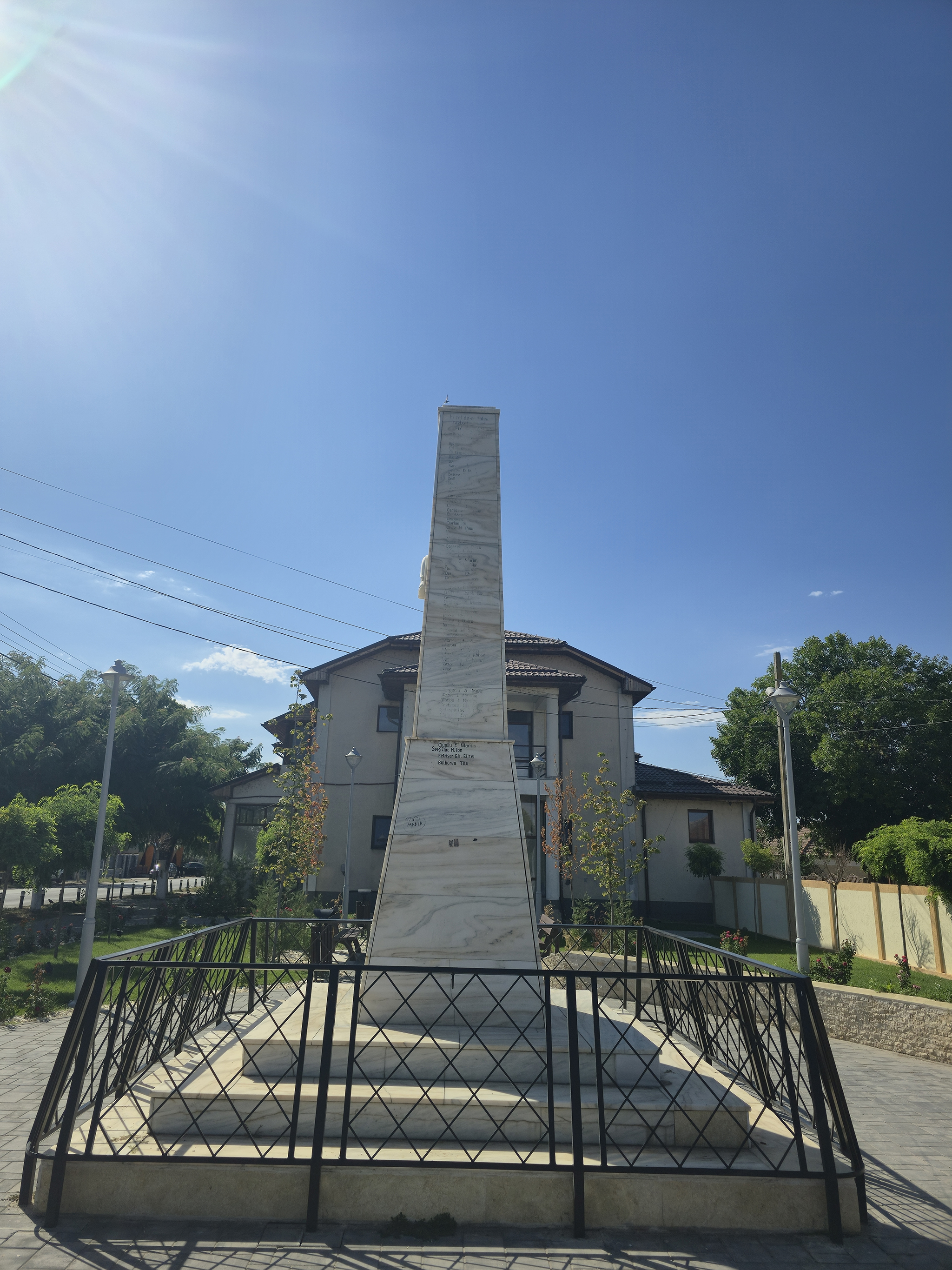 Monumentul Eroilor (4).jpg